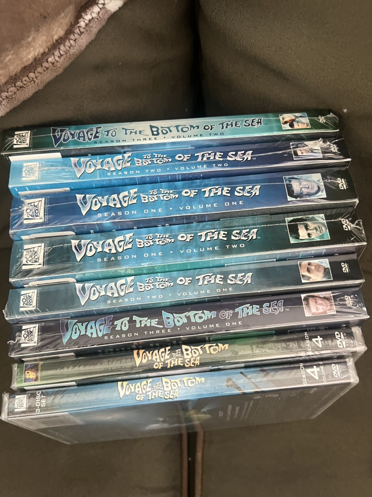 VOYAGE TO THẺ BOTTOM OF THE SEA SEASON 1,2,3,4 NEW SEALED VOYAGE TO THẺ BOTTOM OF THE SEA SEASON 1,2,3,4 NEW SEALED