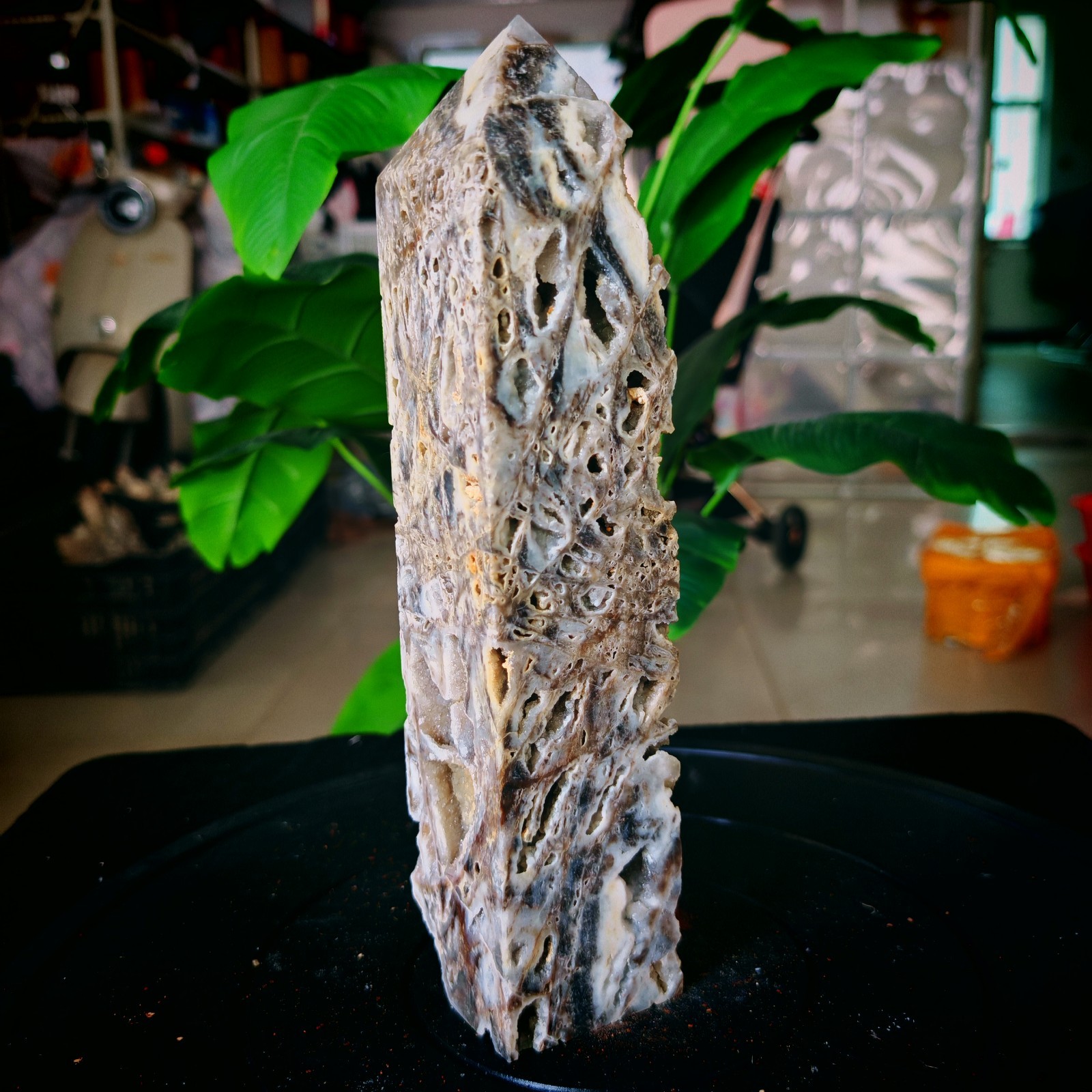 4.62LB Natural sphalerite crystal specimen tower 2.1kg 4.62LB Natural sphalerite crystal specimen tower 2.1kg