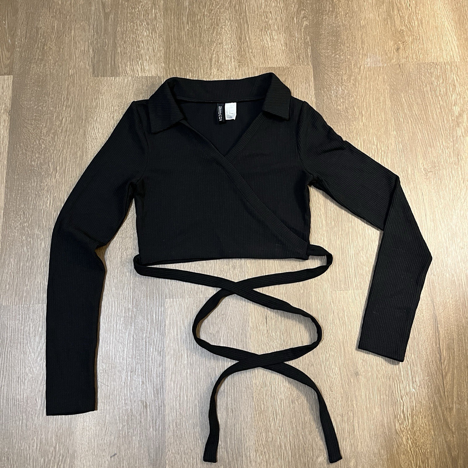 H&M Black Ribbed Wrap Crop Top with Tie Details & Long Sleeves (S) H&M Black Ribbed Wrap Crop Top with Tie Details & Long Sleeves (S)