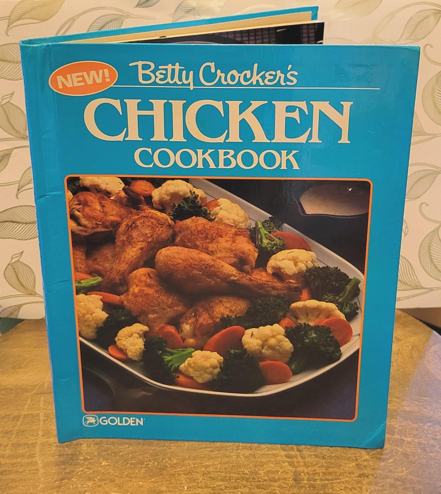 Vintage 1984 Betty Crockers Chicken Cookbook Golden Press Retro Recipe Book