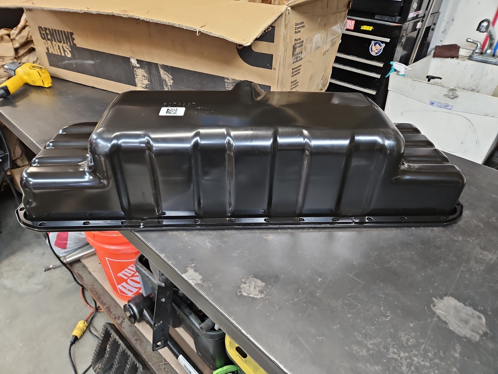 CUMMINS OIL PAN C Series 8.3 8.9 9.3 5273837 Center Sump Genuine Cummins CUMMINS OIL PAN C Series 8.3 8.9 9.3 5273837 Center Sump Genuine Cummins