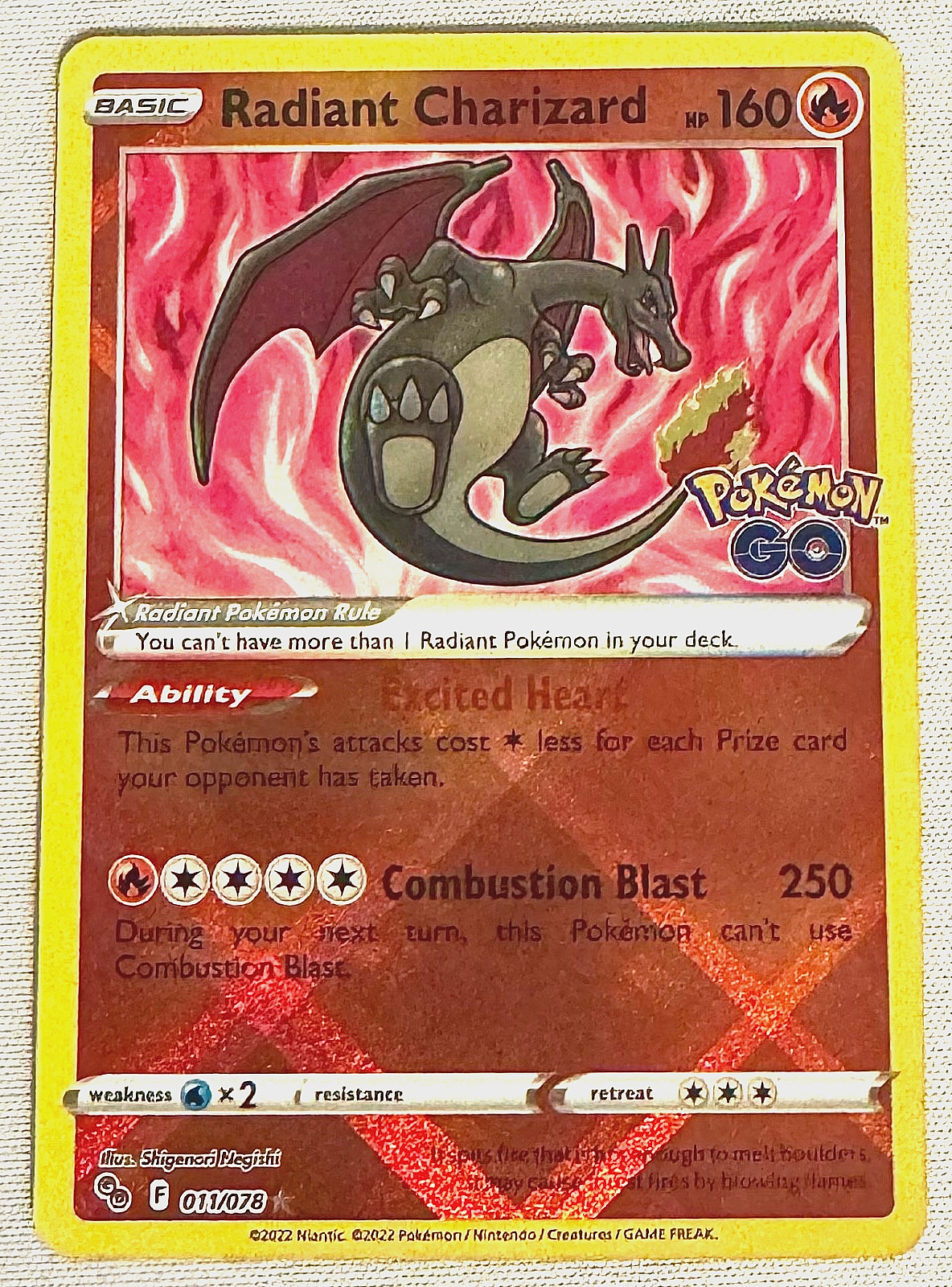 Radiant Charizard 011/078 - Radiant Rare - Pokemon GO - NM