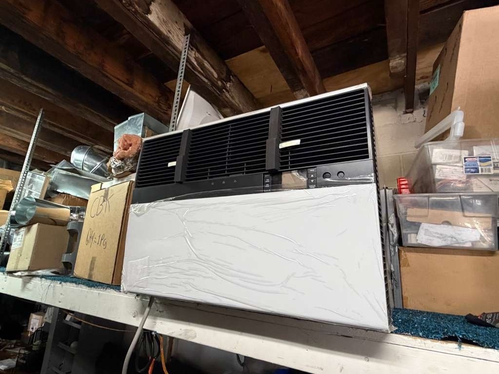 Friedrich SL28M30-B PTAC Air Conditioner 27 000 BTU 208/230v 1PH New Open Box