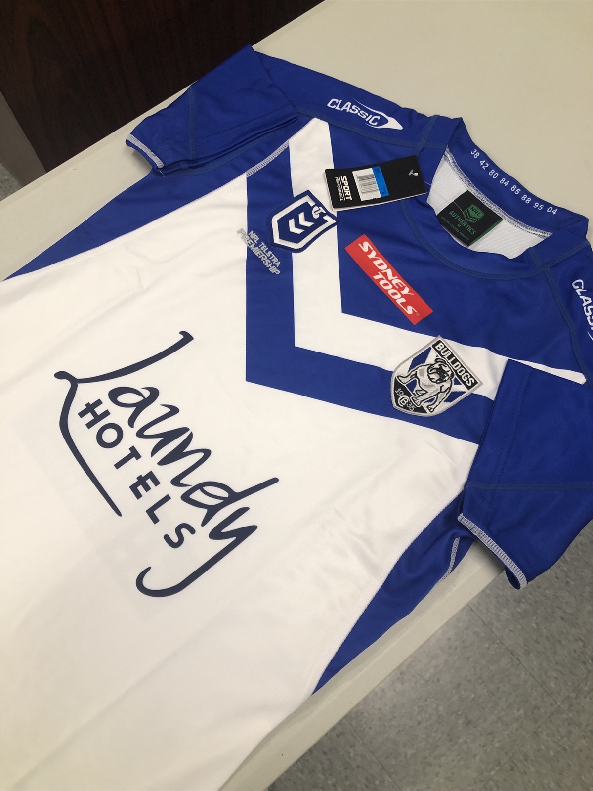 NWT Canterbury Bankstown Bulldogs 2023 Home Jersey Mens Medium NRL Rugby League