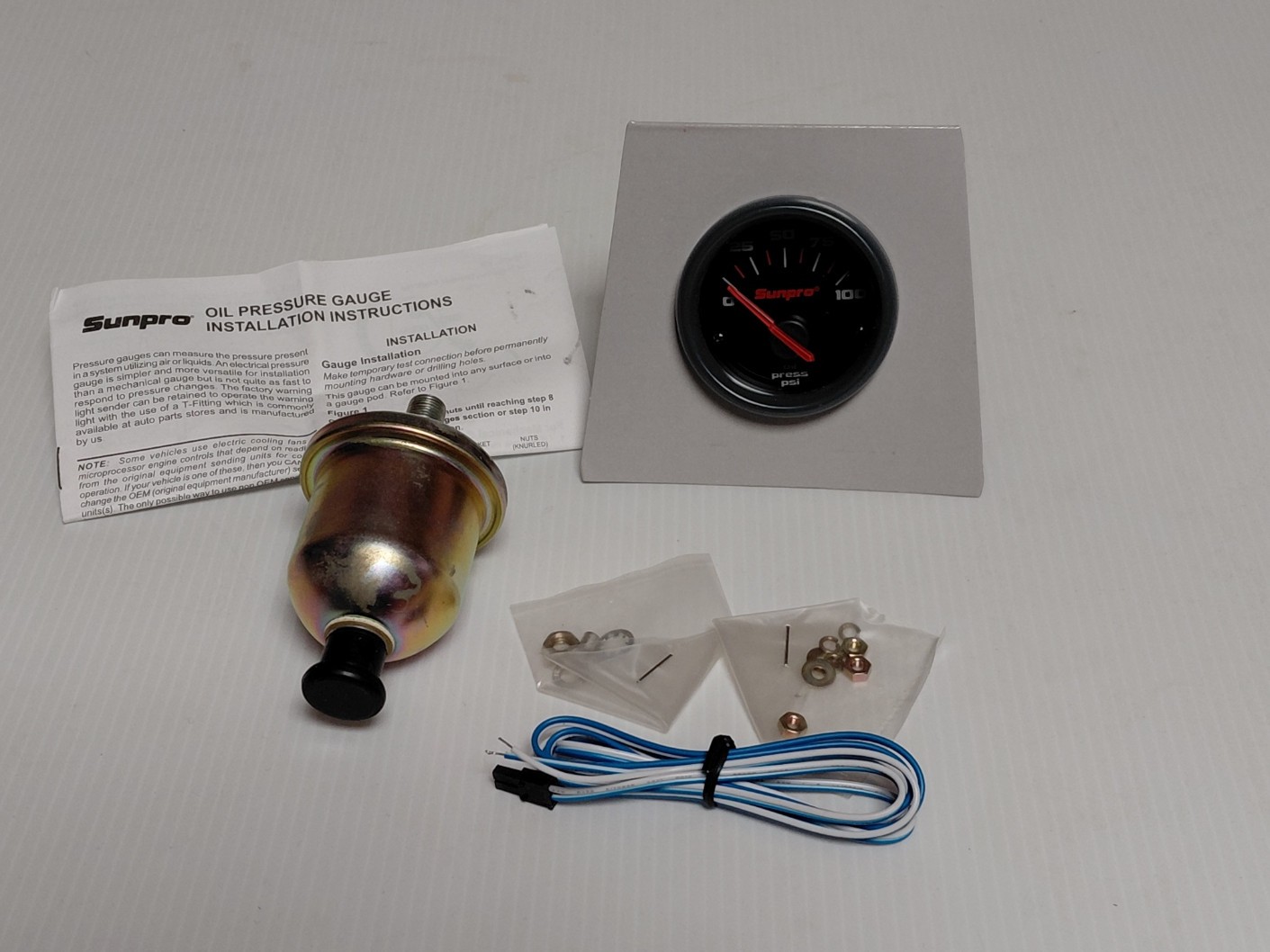 Electrical Oil Pressure Gauge 2 Inch Sunpro CP 7001 Sport ST  NEW