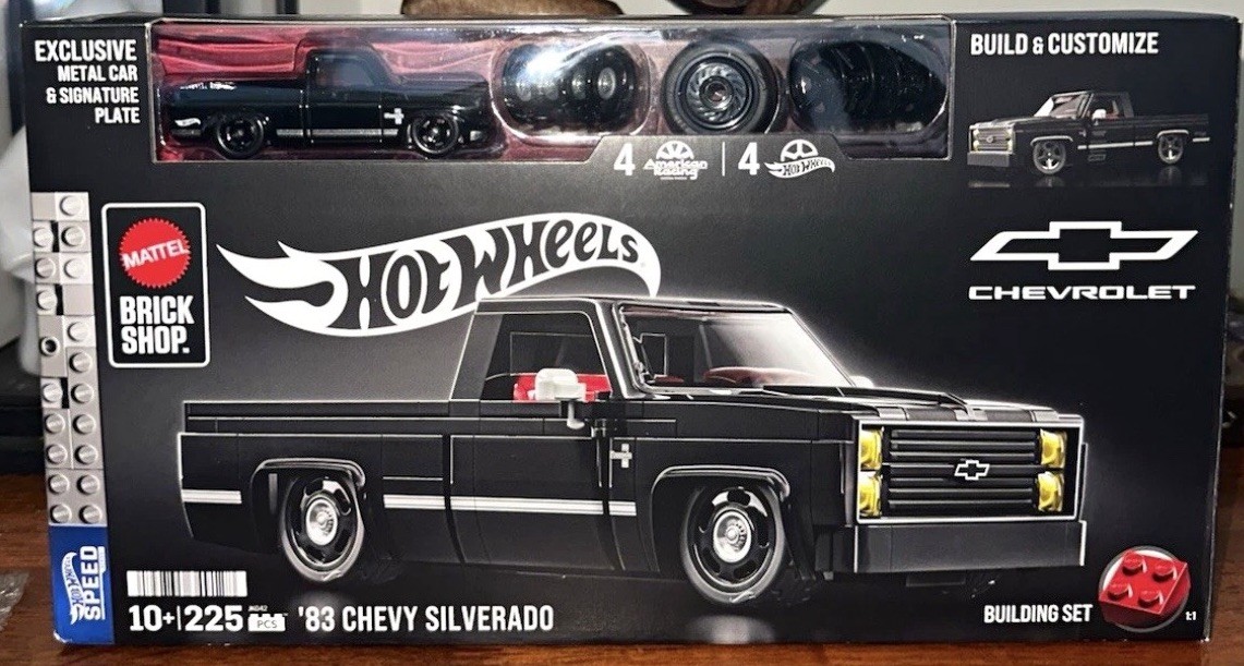 Mattel Hot Wheels Brick Shop \'83 Chevy Silverado 225pc Building Set