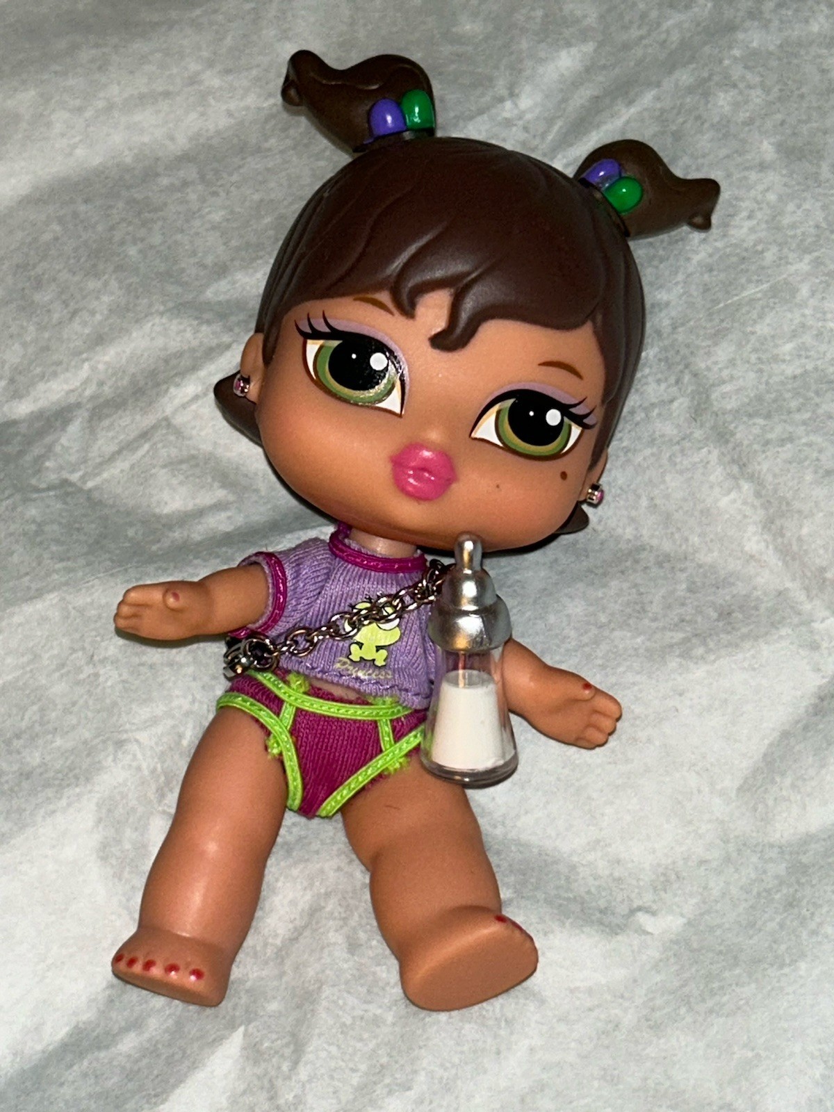 2004 BRATZ BABYZ 1st Edition Yasmin 5” Doll with Bottle Chain Accessory Vintage 2004 BRATZ BABYZ 1st Edition Yasmin 5” Doll with Bottle Chain Accessory Vintage