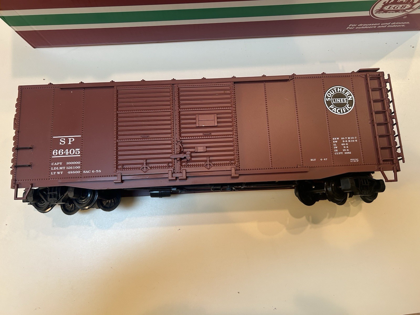 AristoCraft Southern Pacific Boxcar, G Scale, Double Opening Doors, C7/EX