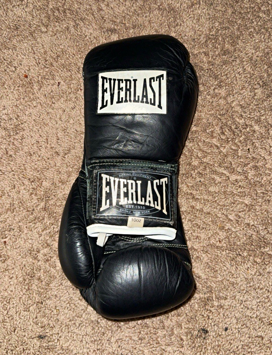Everlast Sparring Boxing Gloves 10 oz Lace-Up Black/White/Gray Everlast Sparring Boxing Gloves 10 oz Lace-Up Black/White/Gray