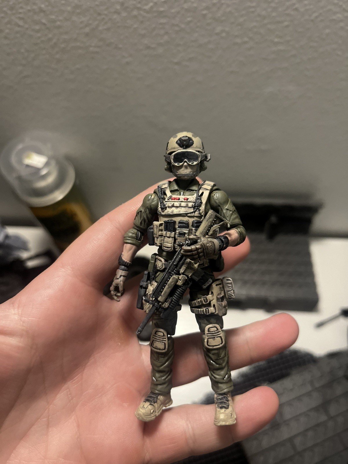 JOYTOY Call of Duty MW2 Gary “Roach” Sanderson Custom 1/18 Action Figure