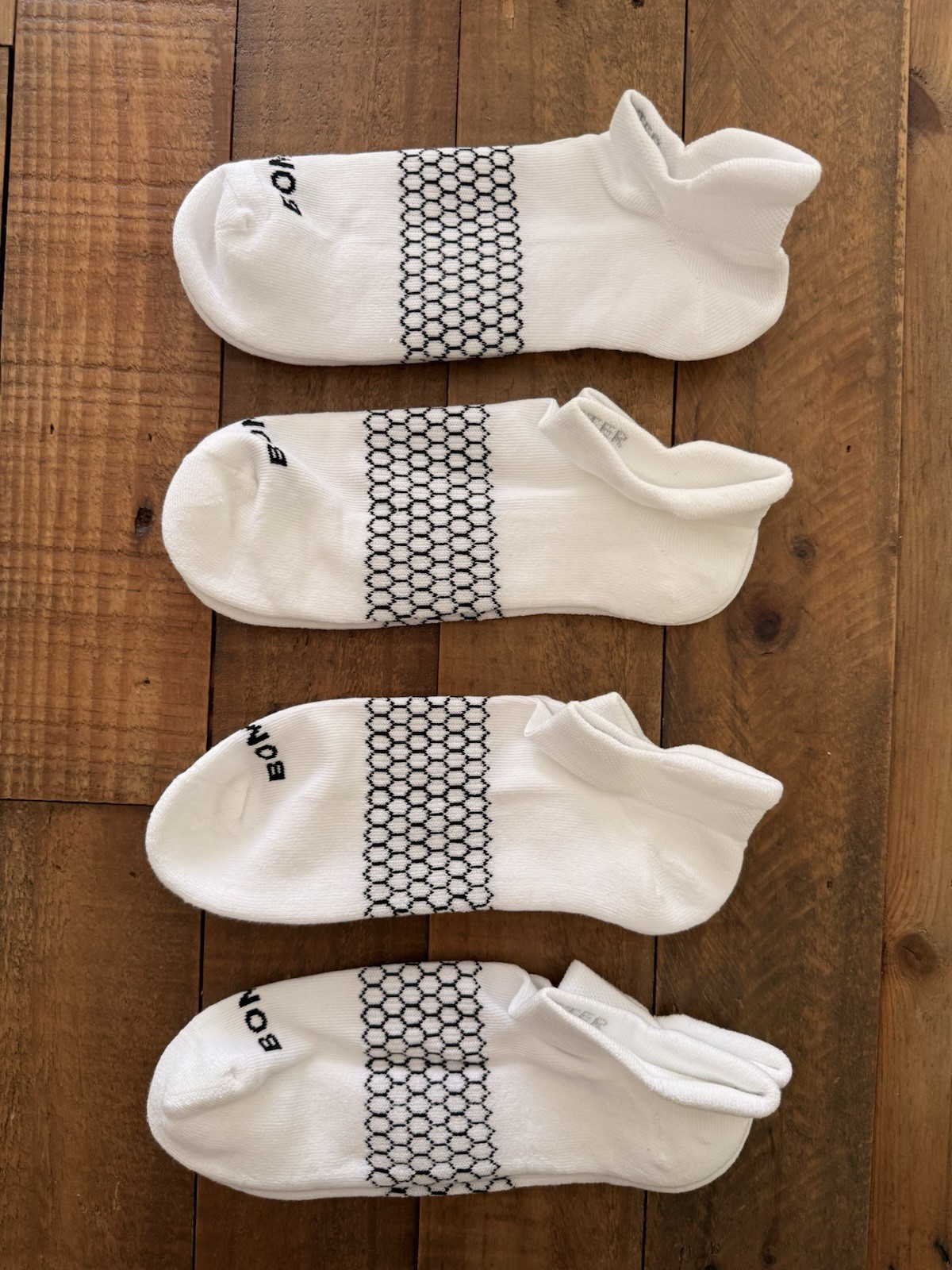 4 Pairs- Bombas Men WhiteAnkle Socks Size Large 9.5-13 4 Pairs- Bombas Men WhiteAnkle Socks Size Large 9.5-13