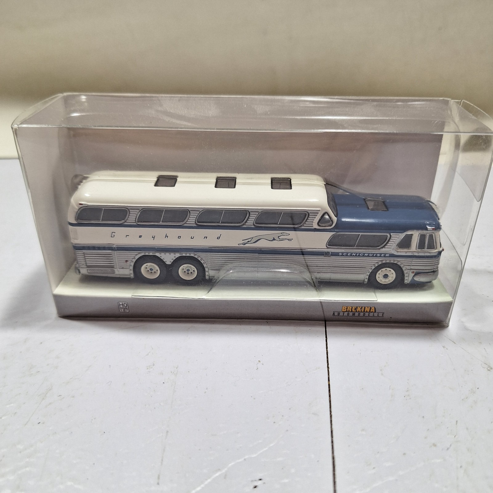 BREKINA NEW HO 1/87 Scale 1956 Greyhound Scenic Cruiser Bus  Blue Stripes