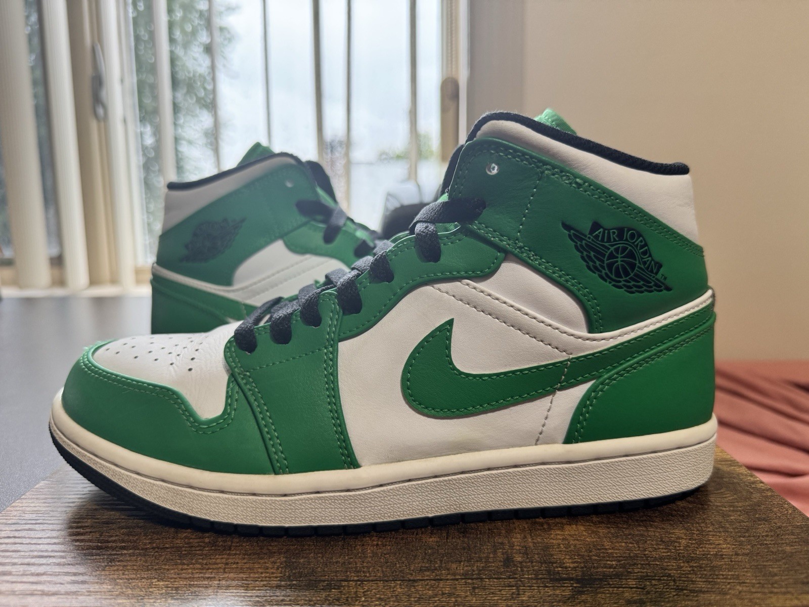 Men’s Nike Air Jordan 1 Mid Green/White Sneakers Size 8 (DQ8426-301)