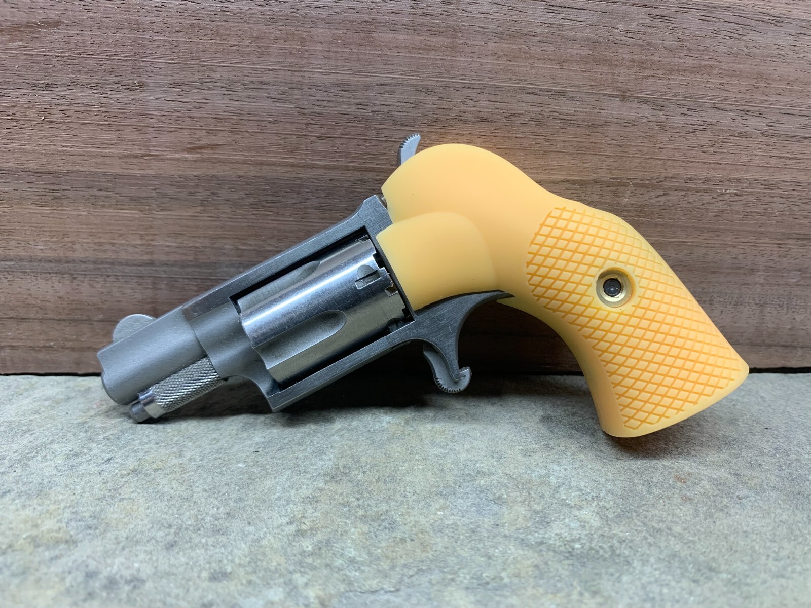 'SNAGLESS' NAA 22 LONG RIFLE EXTENDED GRIP, NORTH AMERICAN ARMS Orange Sherbet 'SNAGLESS' NAA 22 LONG RIFLE EXTENDED GRIP, NORTH AMERICAN ARMS Orange Sherbet