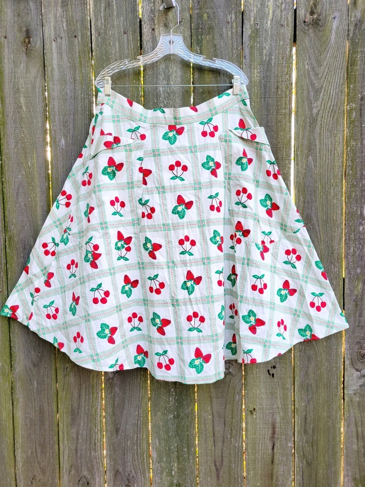 NWT Collectif Veronica Midi Swing Skirt UK 20, US 16  Strawberry Print Retro