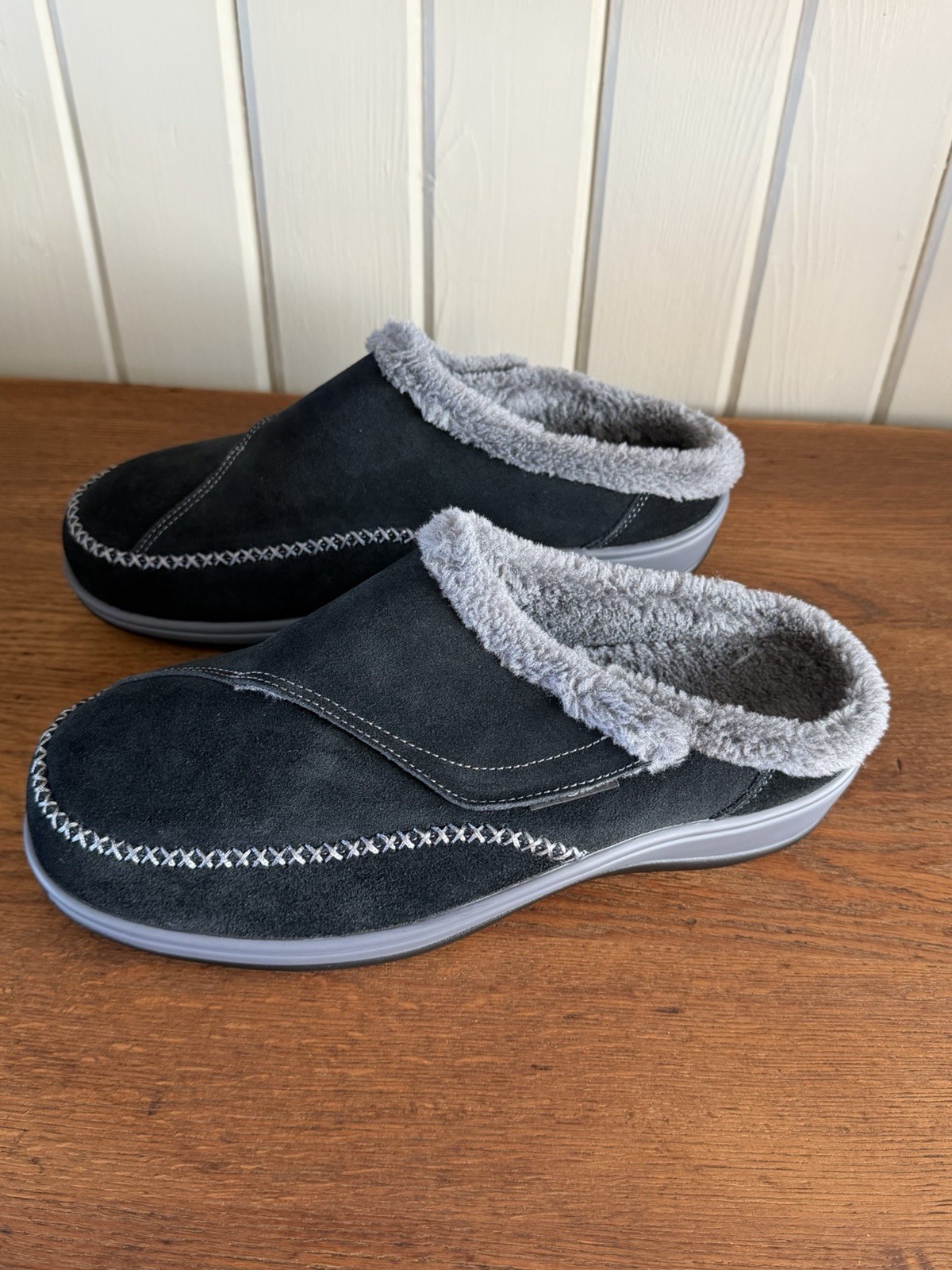 Orthofeet Charlotte US 11D Suede Black Faux Fur Lined Slippers w Inserts Orthofeet Charlotte US 11D Suede Black Faux Fur Lined Slippers w Inserts