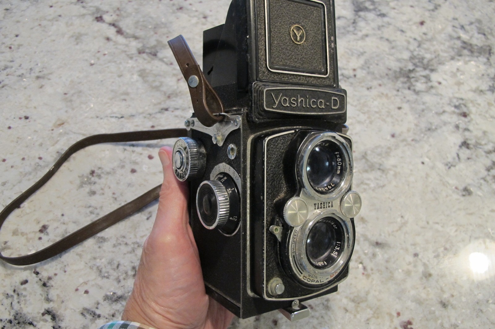 Yashica D TLR Camera 80mm F3.5 in very good condition