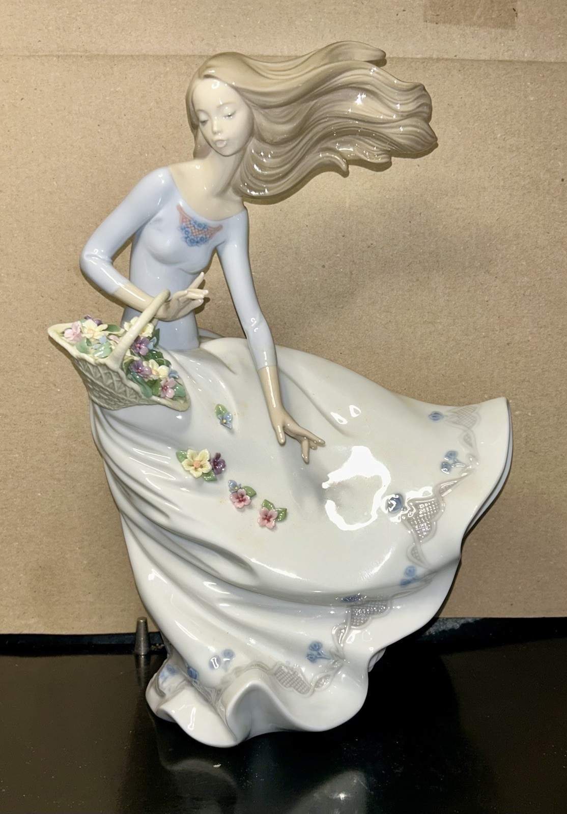 Lladro #6767 Petals of the Wind Woman Flowers Porcelain Figurine Spain No Box
