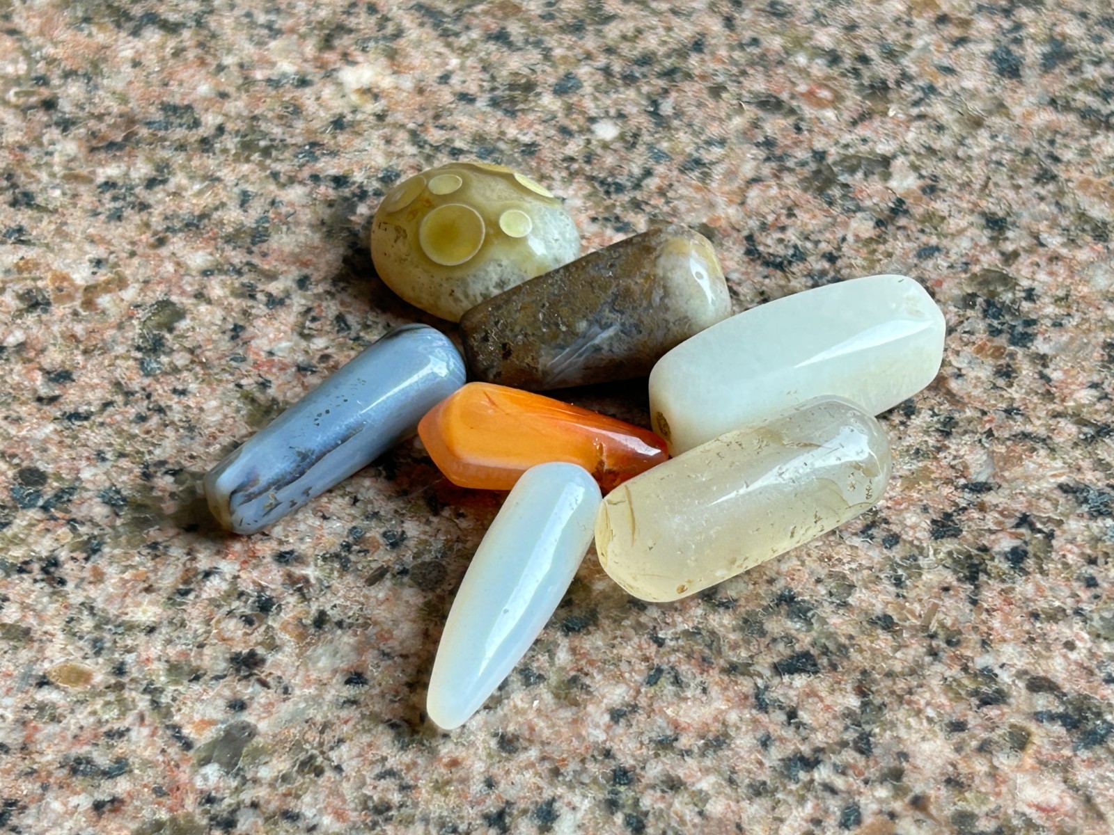 OLD VINTAGE UNIQUE PRIMITIVE ANCIENT TREASURE SMALL STONE 7 PIECE, COLLECTIBLE
