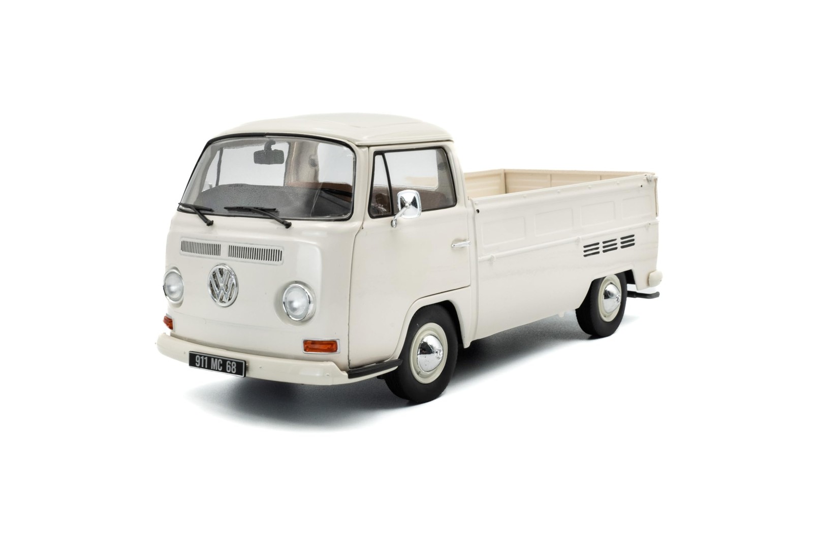 Solido 1:18 Scale Volkswagen T2 Pick Up White 1968 Diecast Model Car S1809404
