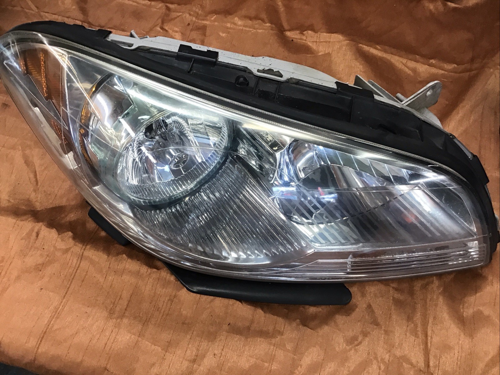 2010 Chevrolet Malibu Head Lamp Light Passenger RH Side OEM 2010 Chevrolet Malibu Head Lamp Light Passenger RH Side OEM