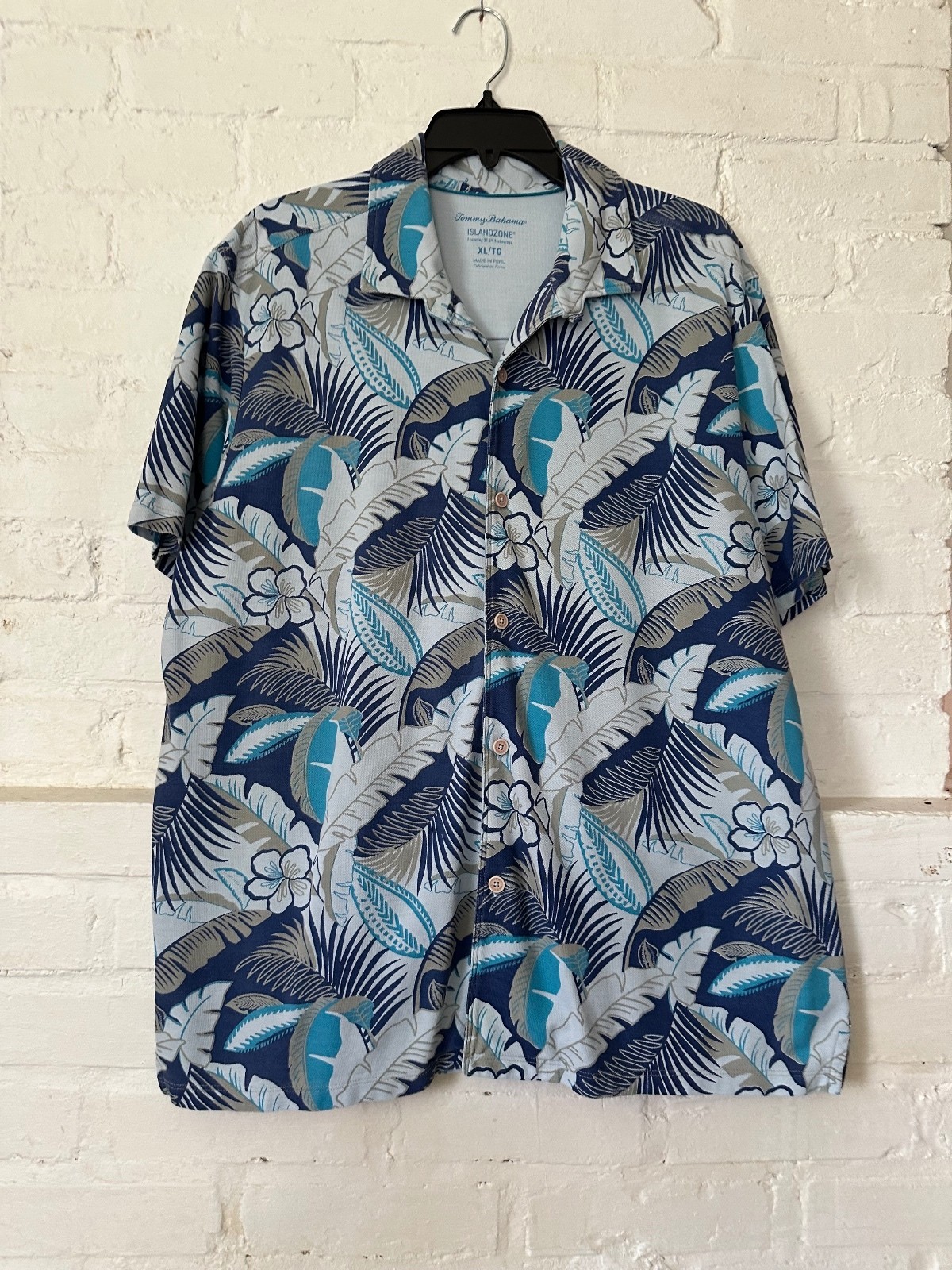 Tommy Bahama IslandZone Blue Tropical Print Short Sleeve Button Front Shirt XL Tommy Bahama IslandZone Blue Tropical Print Short Sleeve Button Front Shirt XL