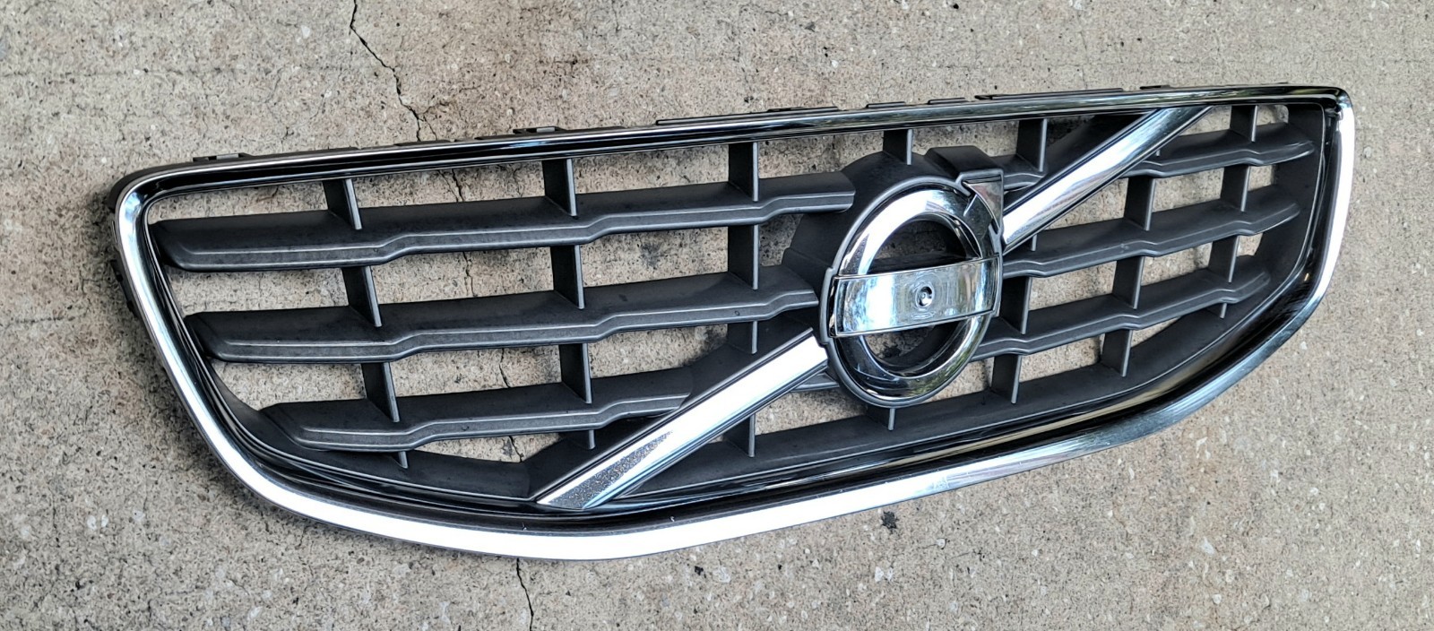 2011-2013 Volvo S60 V60 Front Upper Grille Gray W/ Chrome Emblem 2012 2011-2013 Volvo S60 V60 Front Upper Grille Gray W/ Chrome Emblem 2012