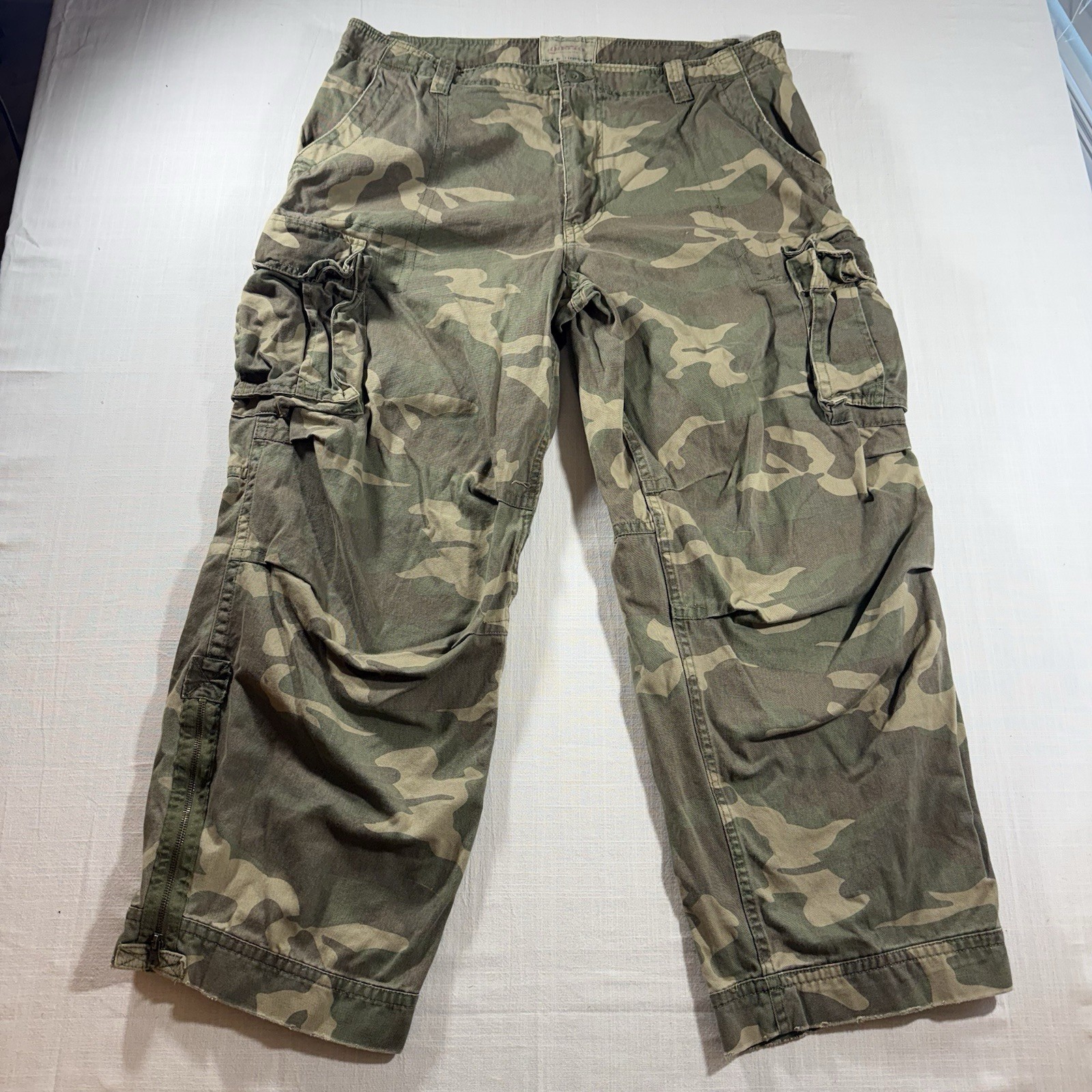 Vintage Y2K No Boundaries Camo Cargo Pants Men’s Size 38x29 Baggy Wide Leg