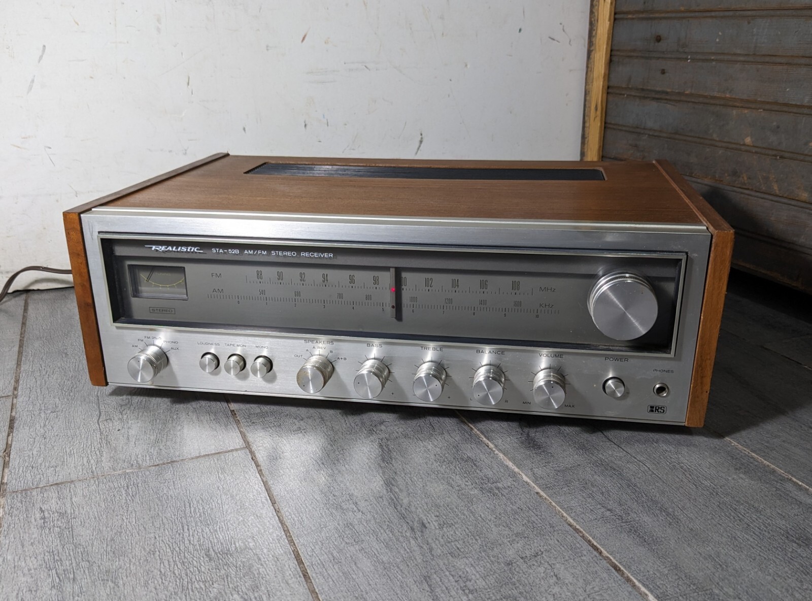 Vintage Realistic STA-52B AM/FM Stereo Receiver 31-2080 Vintage Realistic STA-52B AM/FM Stereo Receiver 31-2080