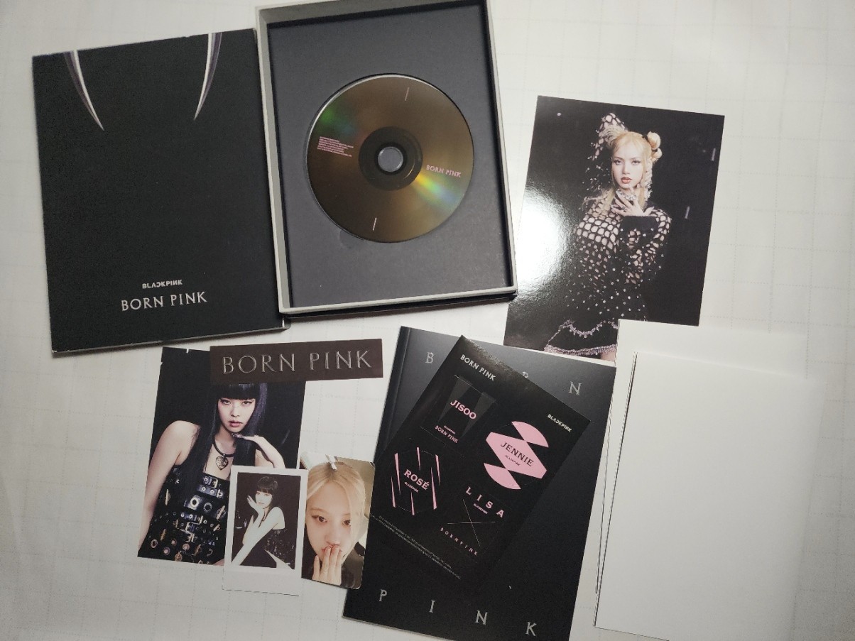 BLACKPINK - BORN PINK Album [BLACK Ver.] Photocards + CD + 2 Posters + more