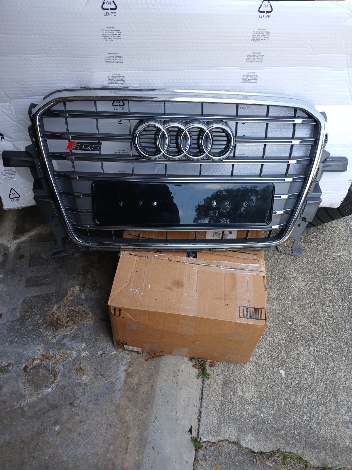 2014 - 2017 Audi SQ5 Front Grille 2014 - 2017 Audi SQ5 Front Grille