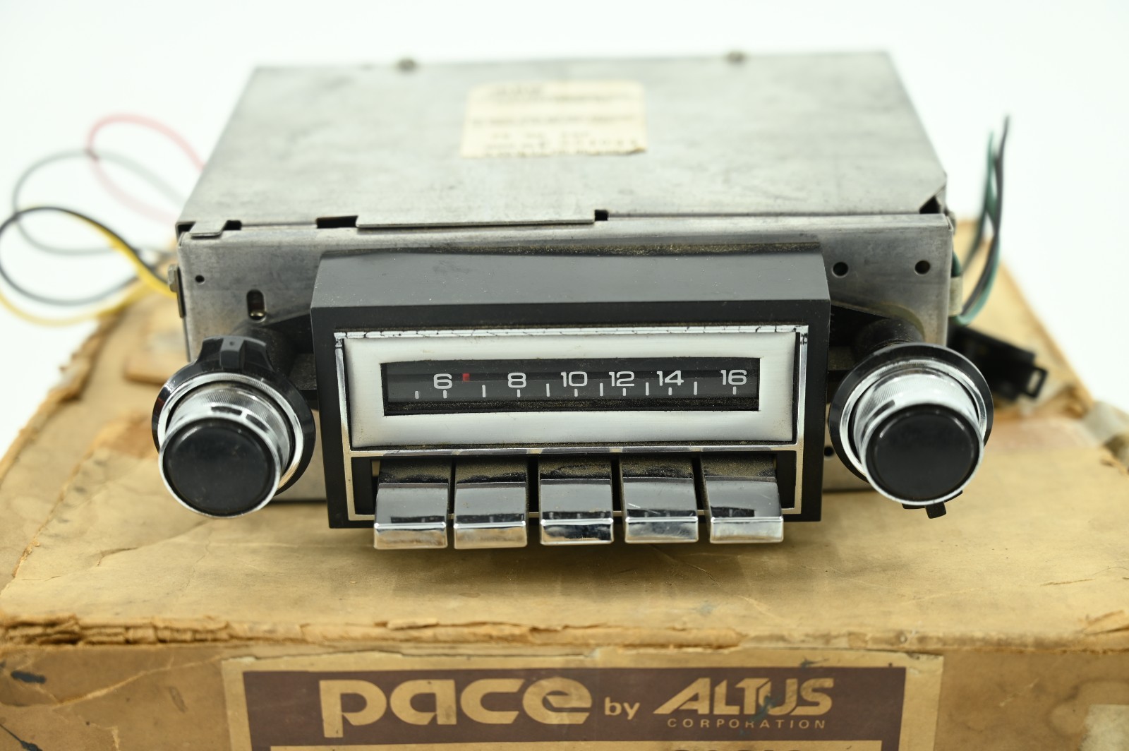 NOS 1979 General Motors PACE by ALTUS 79 GM AMP Push Button AM Radio