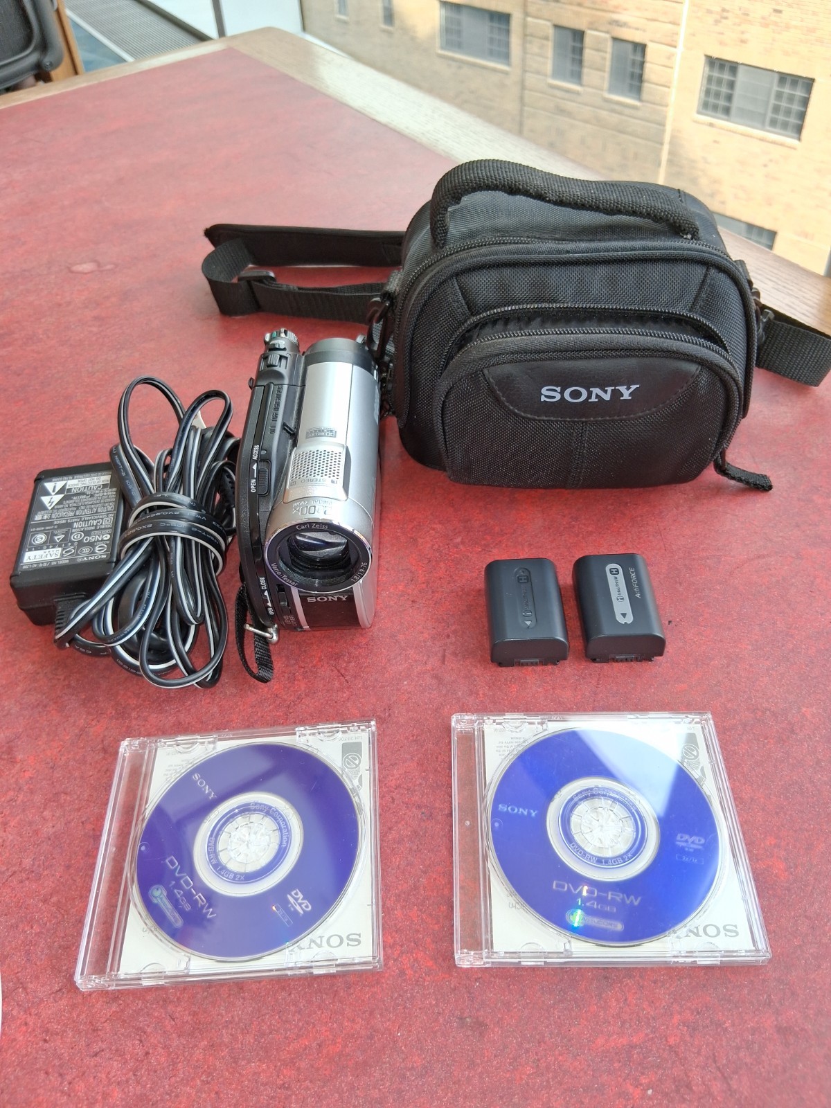 Sony DCR-DVD610 Handycam Camcorder DVD Video Camera w/ Charger Tested Sony DCR-DVD610 Handycam Camcorder DVD Video Camera w/ Charger Tested