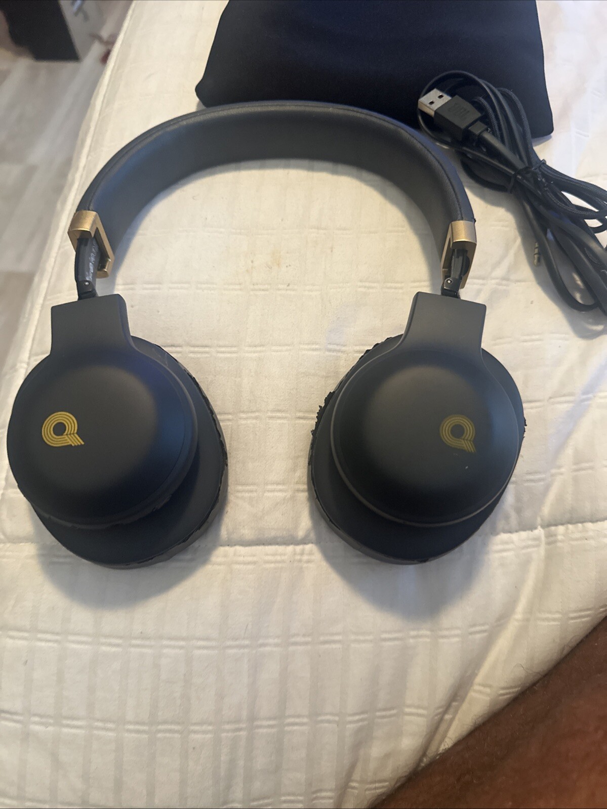 JBL E55BT Quincy Edition, Grey On Ear, Bluetooth Headphones Read JBL E55BT Quincy Edition, Grey On Ear, Bluetooth Headphones Read