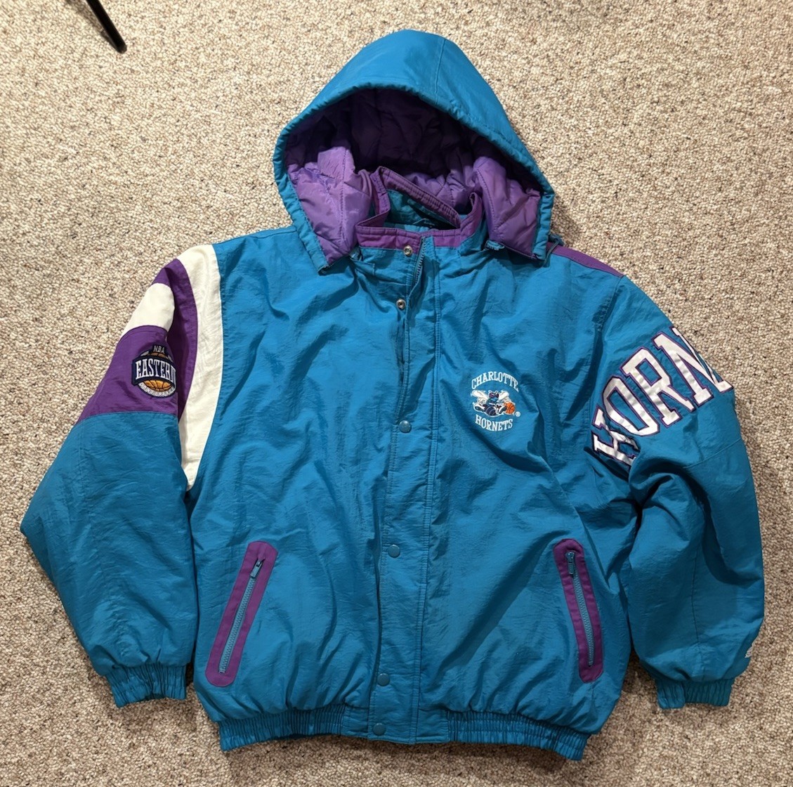 Vtg Starter Charlotte Hornets NBA Puffer Jacket. Size XL.