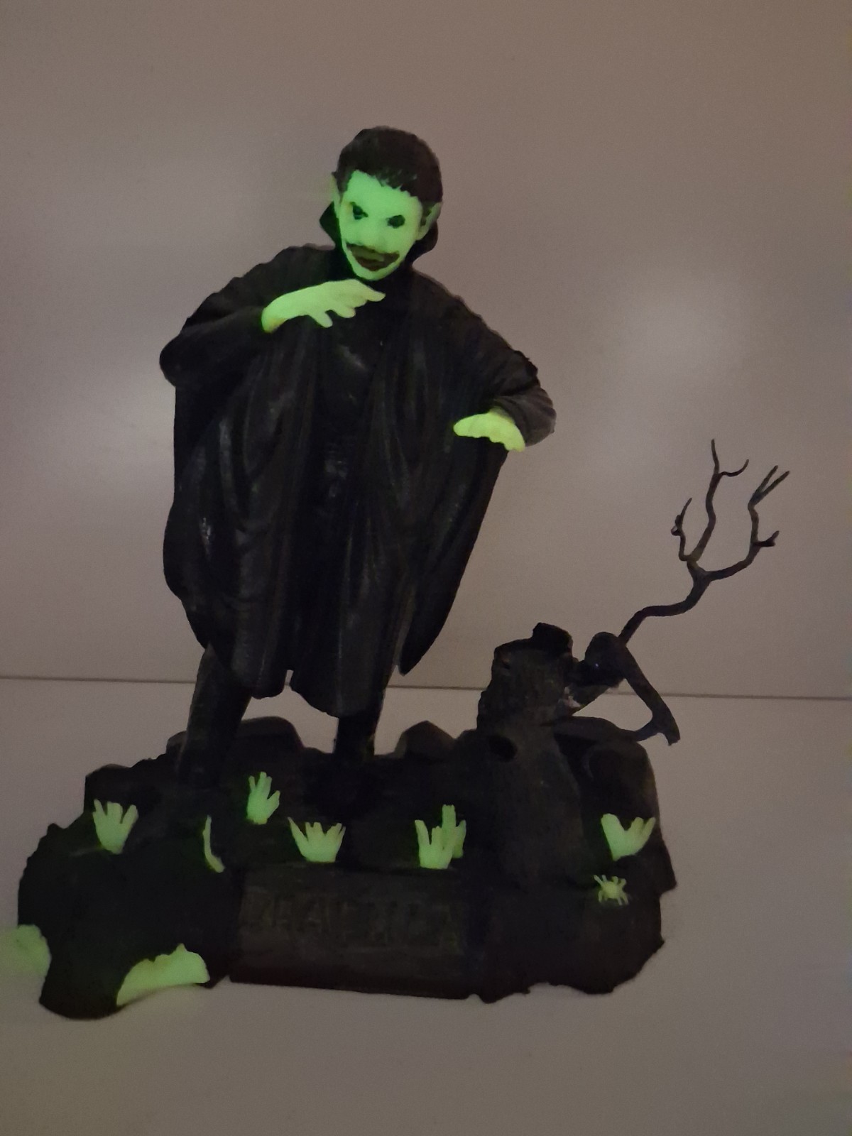 Vintage 1962 Aurora Dracula Model Kit Built Up Glow In The Dark Frightening...
