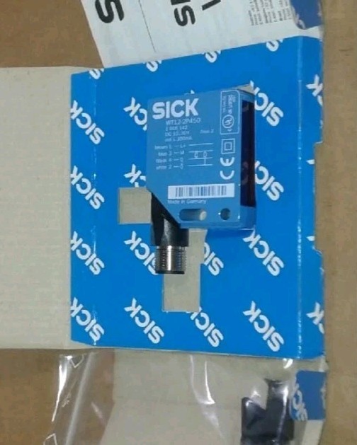 SICK WT12-2P450 PN: 1016142  PHOTO-SWITCH *NEW*FREE SHIPPING*