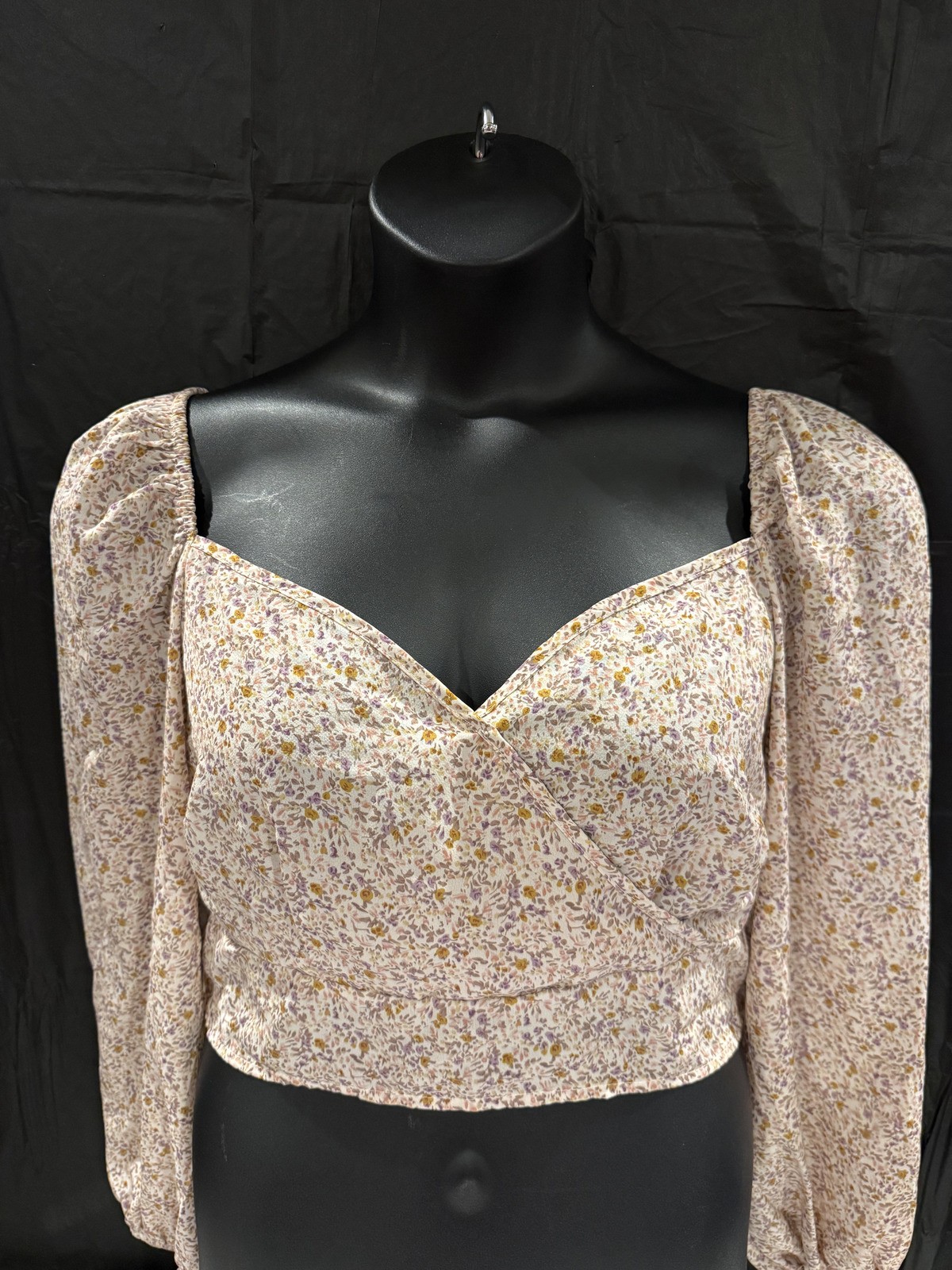 SHEIN Curve floral long sleeve cropped blouse wrap cream floral Size 1 XL SHEIN Curve floral long sleeve cropped blouse wrap cream floral Size 1 XL