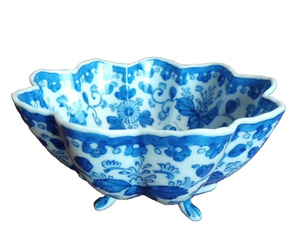 Early 20th Chinese Blue & White Porcelain Footed Lobbed Bowl Early 20th Chinese Blue & White Porcelain Footed Lobbed Bowl