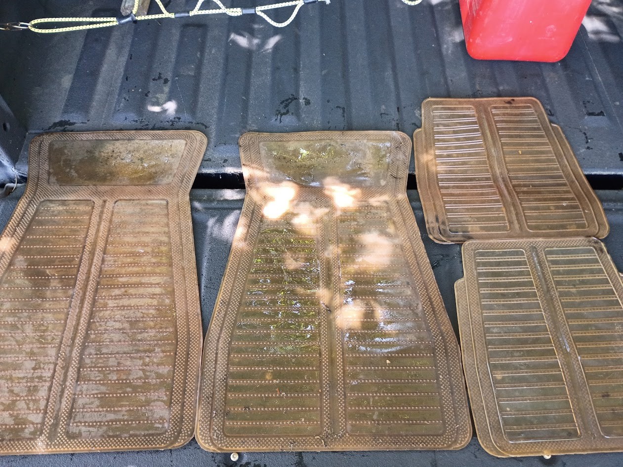 VINTAGE 1950/60\'S VINYL FLOOR MATS