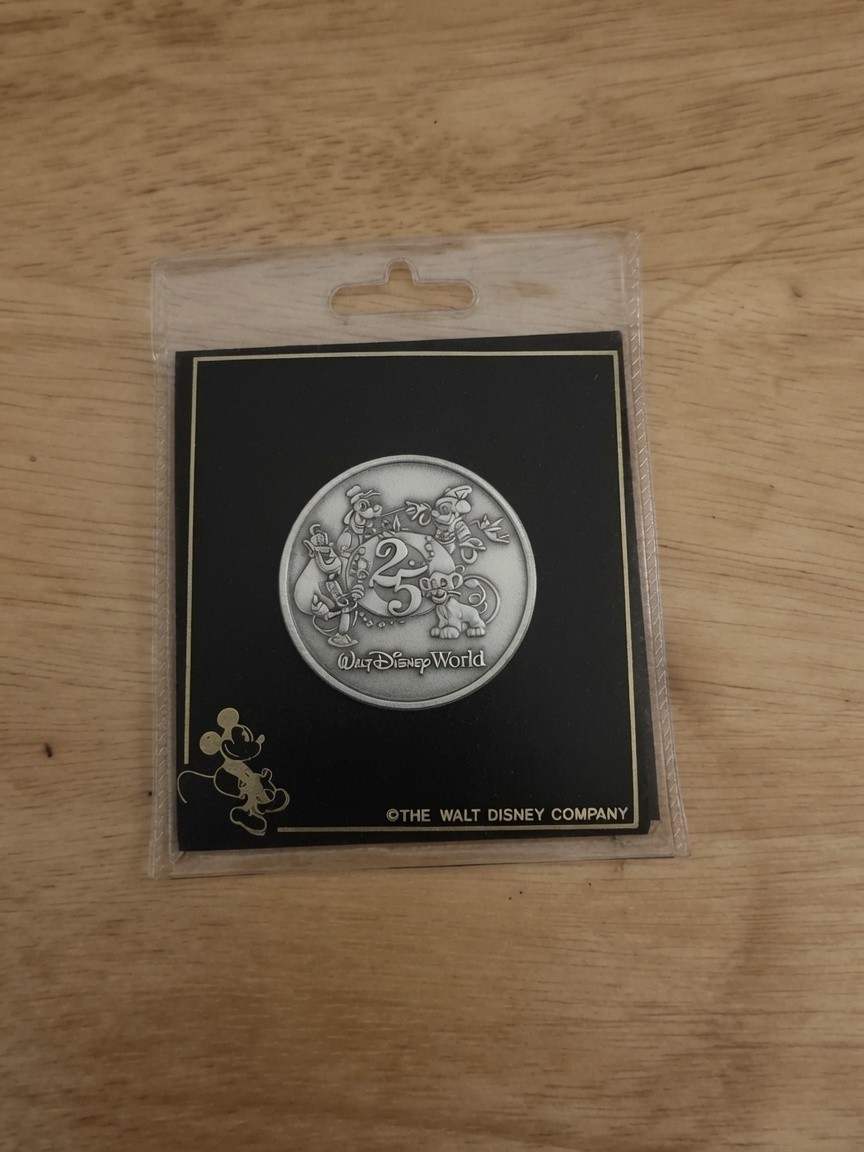 VINTAGE 1971-1996 Disney World 25th Anniversary Medallion Coin Original Owner