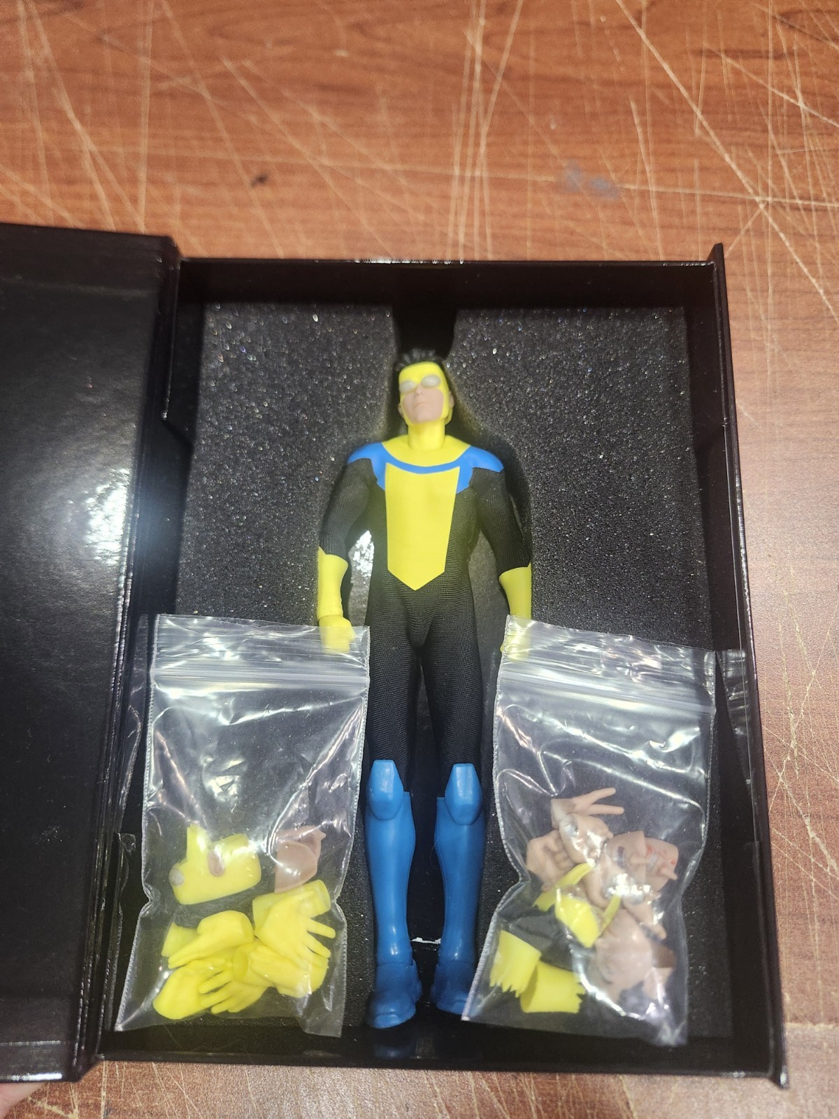 Invincible Mark Grayson Custom 1/12 Figure Mezco DX Invincible Mark Grayson Custom 1/12 Figure Mezco DX