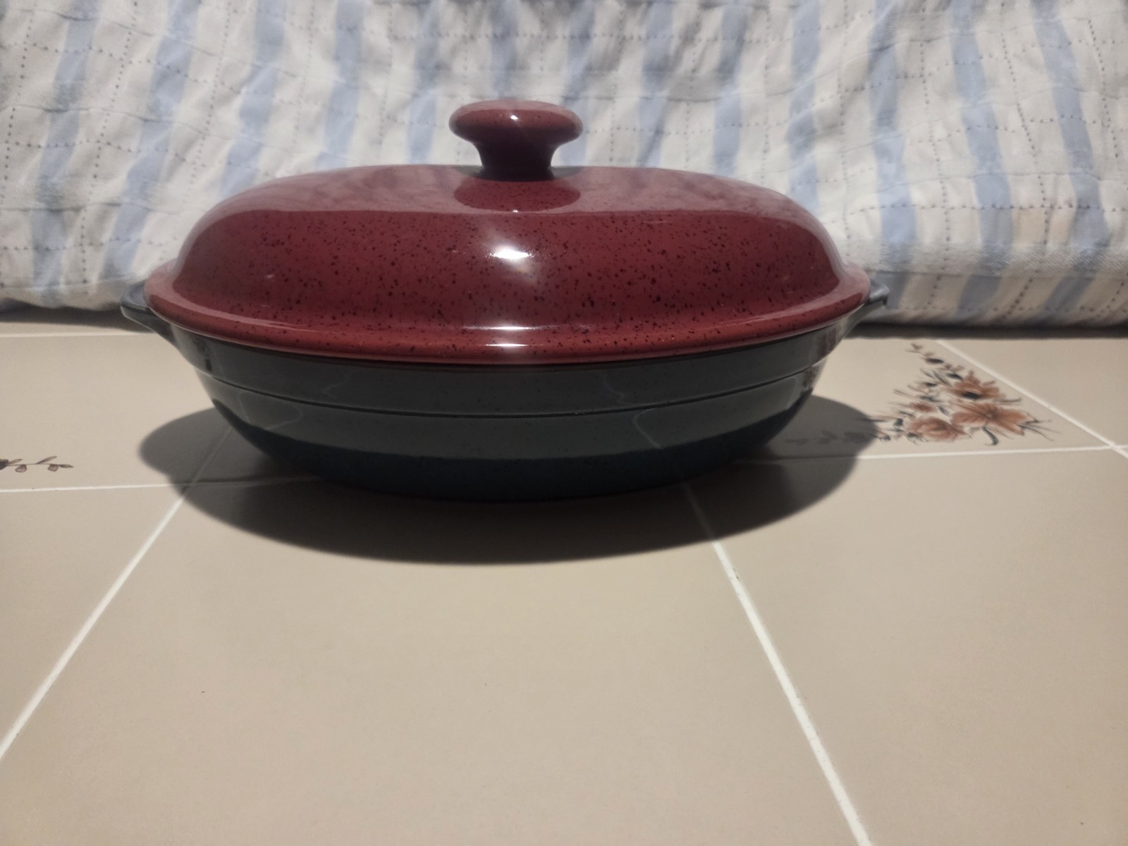 Denby England Harlequin  2.5 Quart Oval Covered Casserole Dish Green Red Blue