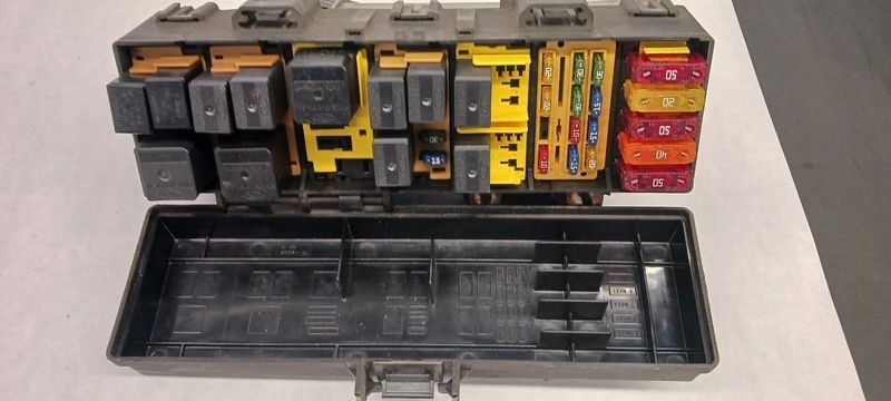 2000-2003 Ford Ranger Engine Fuse Box Assembly OEM