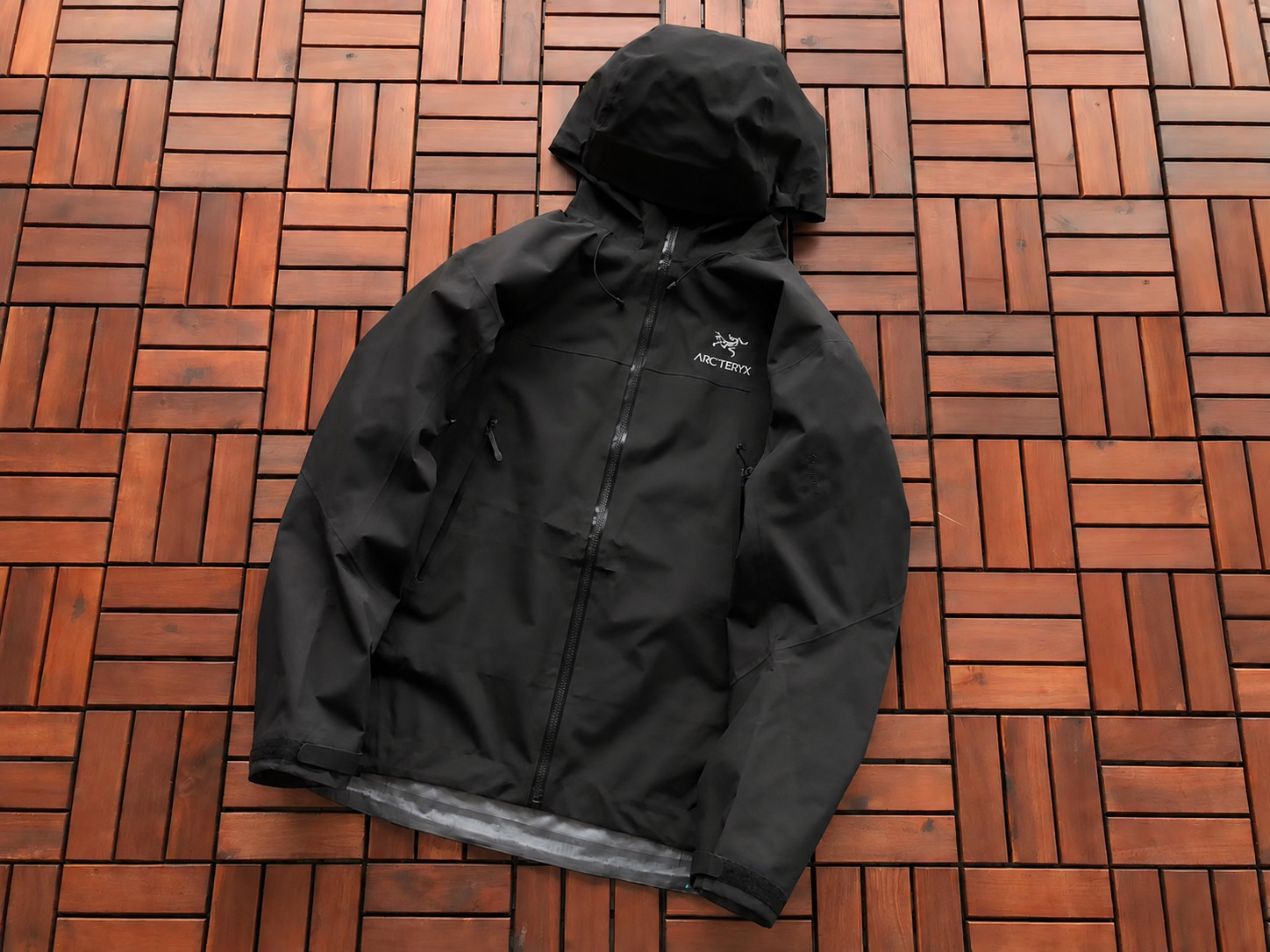 Arc\'Teryx Beta AR Jacket Gore-Tex - Men\'s Large (L) Arc\'Teryx Beta AR Jacket Gore-Tex - Men\'s Large (L)