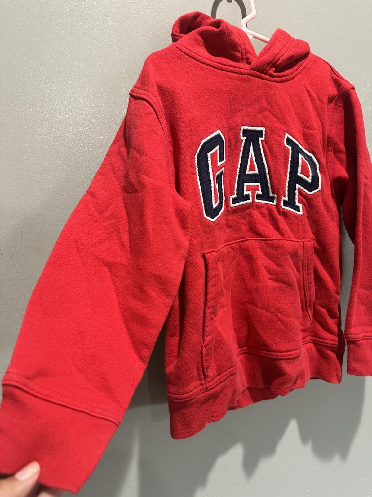 GAP Kids Hoodie Size S (6-7) Youth Pullover Hooded Sweatshirt Red GAP Kids Hoodie Size S (6-7) Youth Pullover Hooded Sweatshirt Red