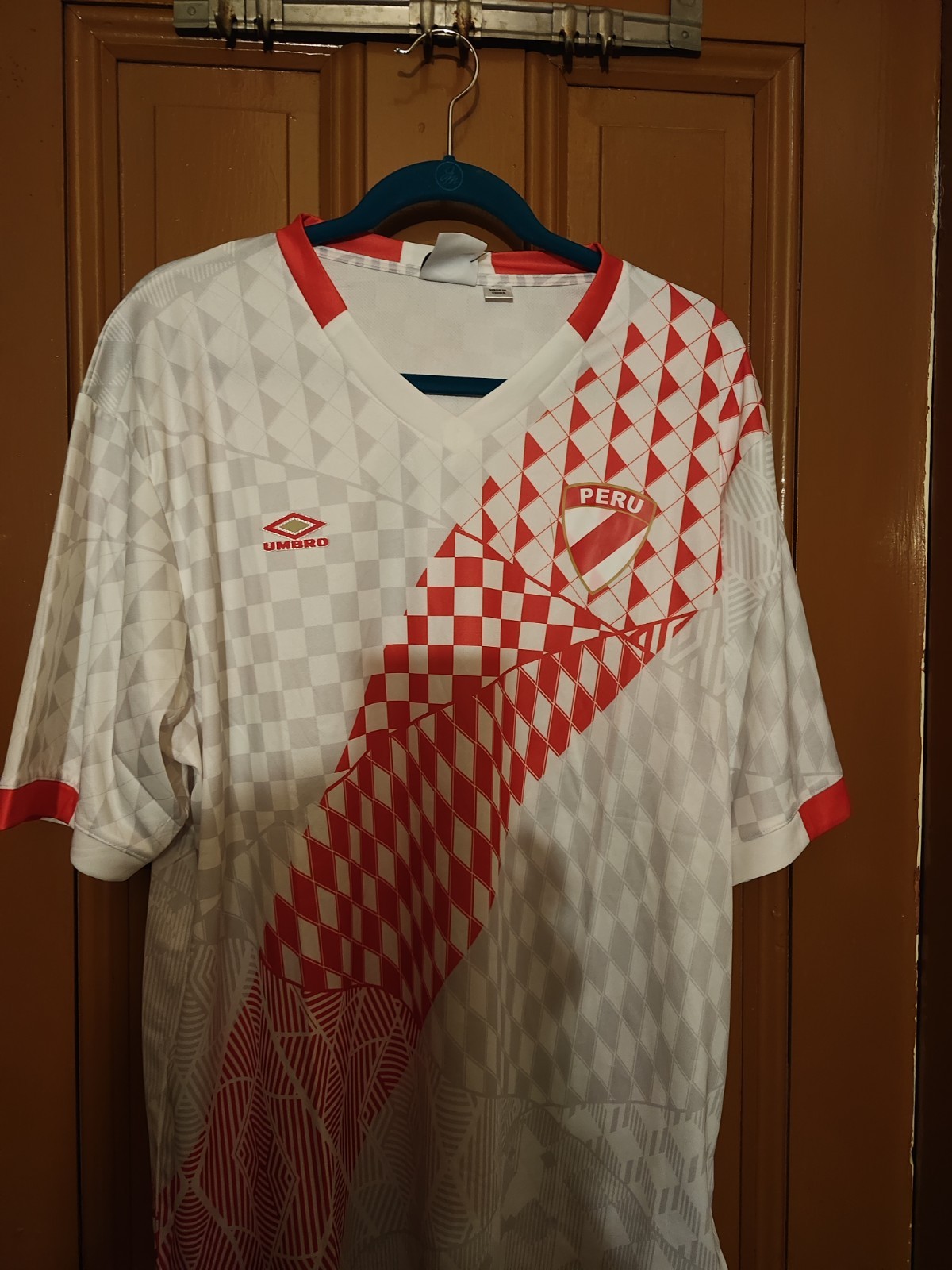 Umbro Peru National Team Soccer Jersey White Red Geometric Men’s XL NWT