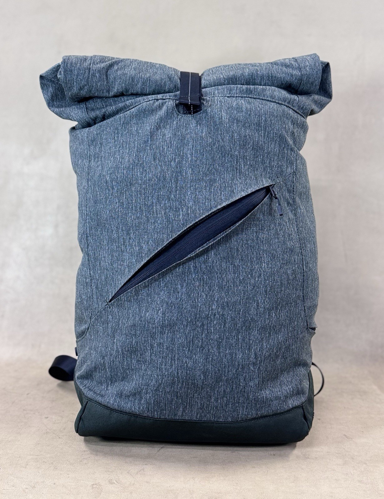 Lululemon Urbanathalon Black Backpack Rucksack 18” Carry On Roll Top Bag Green
