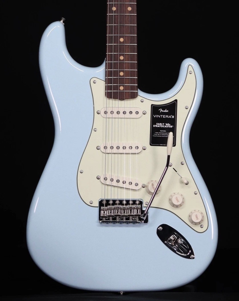 Fender Vintera III Early '60s Stratocaster, Rosewood FB, Sonic Blue
