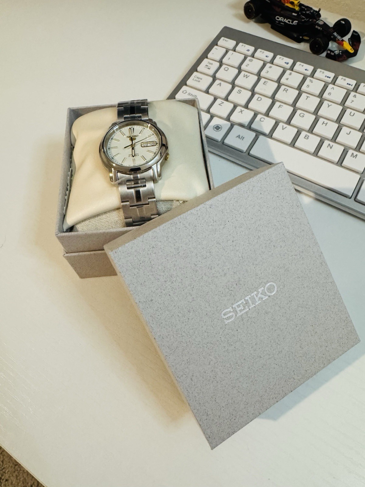Seiko 5 Men's Automatic Silver Dial Day/Date Steel Bracelet Watch w/ Box